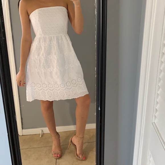 Old Navy Dresses & Skirts - 💕White lace eyelet dress💕